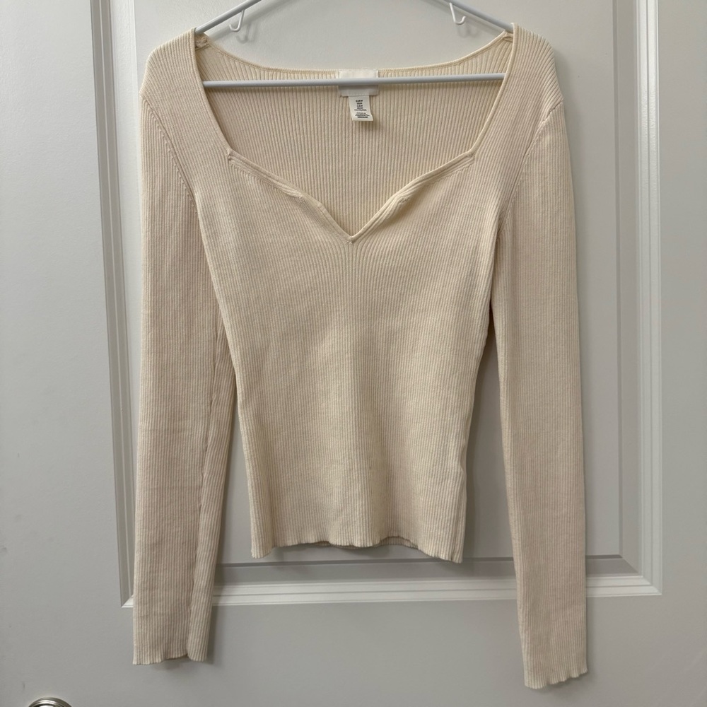 Off-White Ribbed Knit Long Sleeve Top with Sweetheart Neckline – Size M